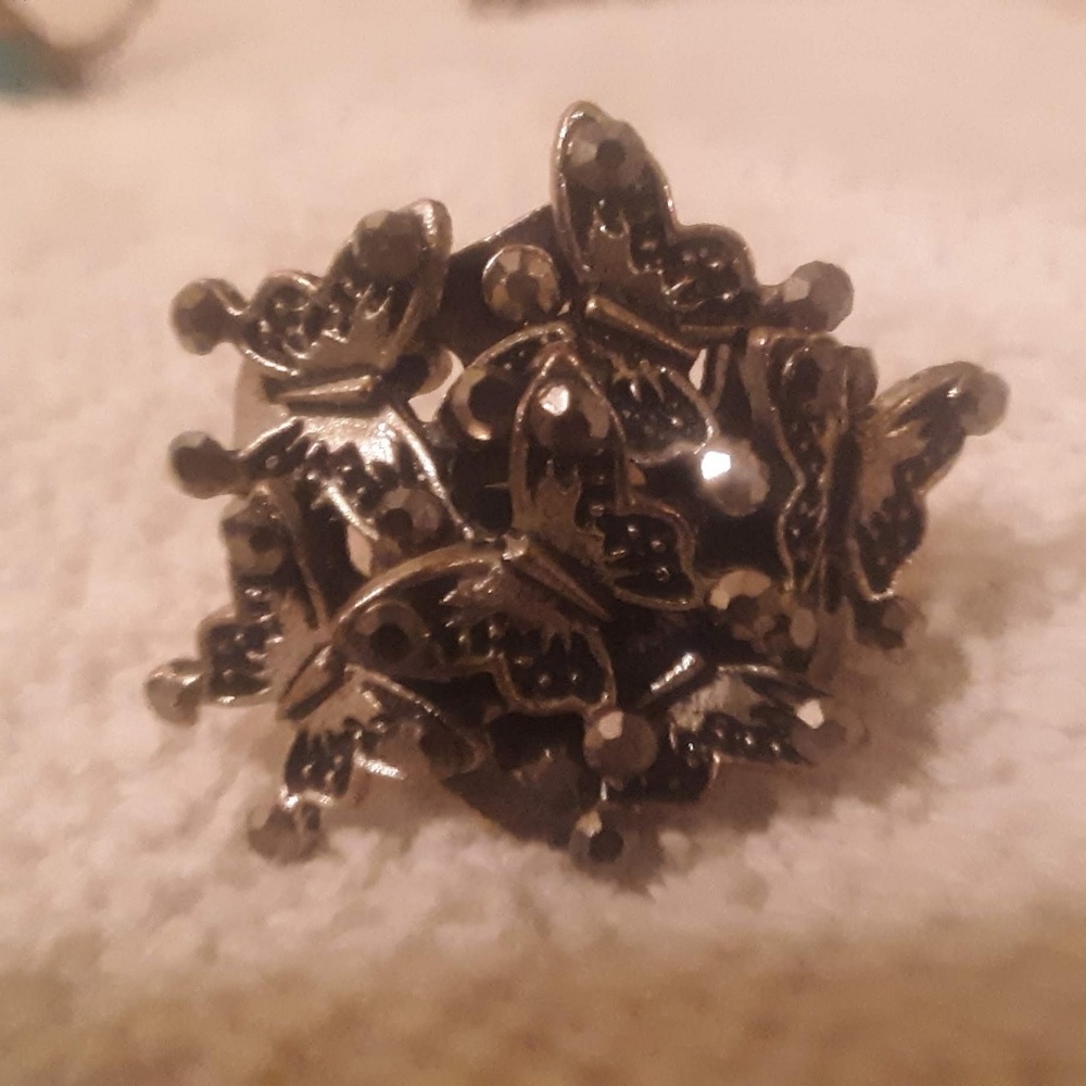 Multi-butterfly ring